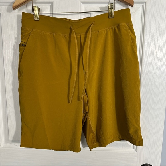 Lululemon T.H.E. Linerless Short 9" in Gold Spice, sz. L, outdoors, fitness - Picture 1 of 6